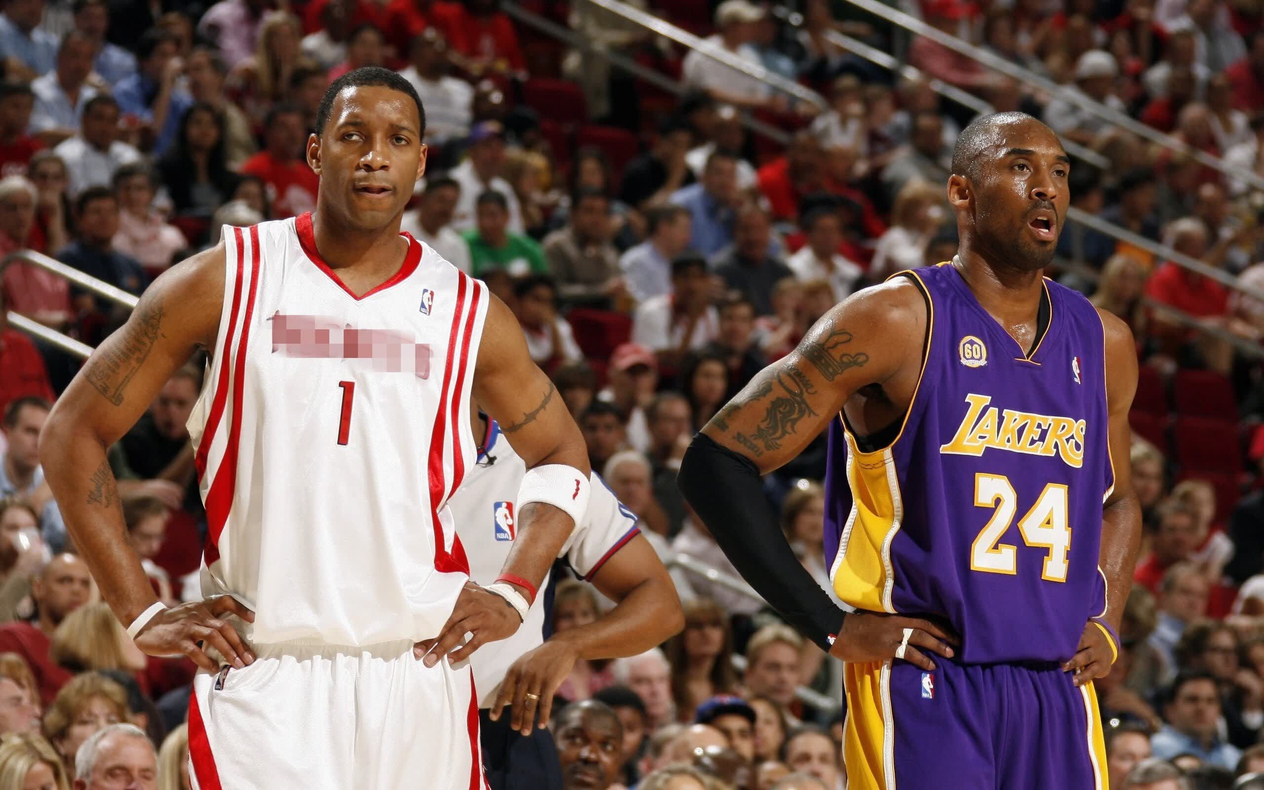 电竞投注平台-列队致意显王者气度，阿贾克斯赛前列队欢迎曼联，尊重对手尽显风度，列队致意显王者气度，阿贾克斯赛前欢迎曼联尽显风度